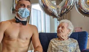 Anciana celebra su cumpleaños 106 con un stripper