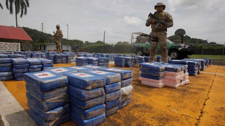 Incautan en Panamá 625 paquetes de presunta cocaína en un semisumergible