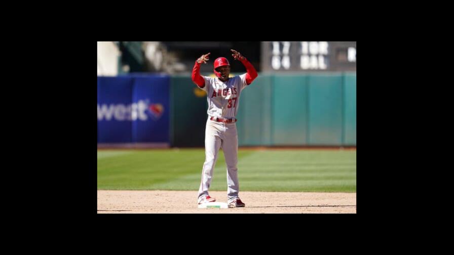 Con doble de Magneuris Sierra en la 12ma, Angelinos vencen a Atléticos Con doble de Magneuris Sierra en la 12ma, Angelinos vencen a Atléticos