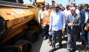 Obras P&uacute;blicas comienza plan de asfaltado en Santo Domingo Este