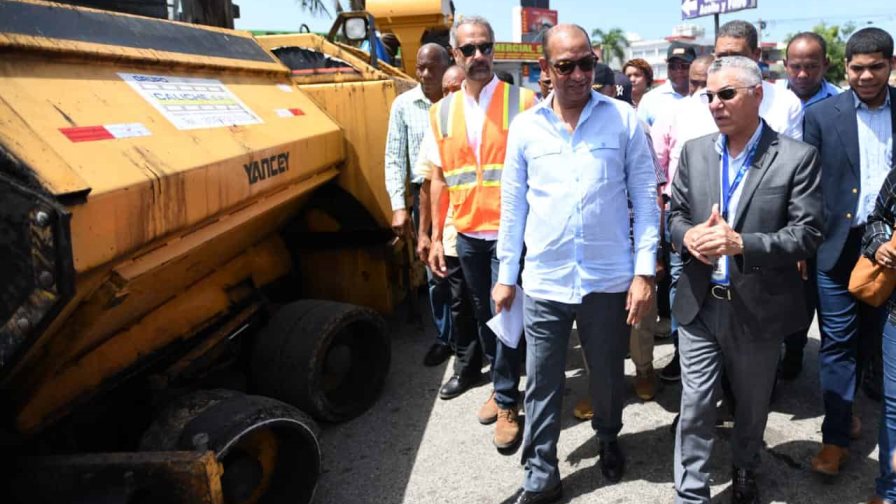 Obras Públicas comienza plan de asfaltado en Santo Domingo Este Obras Públicas comienza plan de asfaltado en Santo Domingo Este