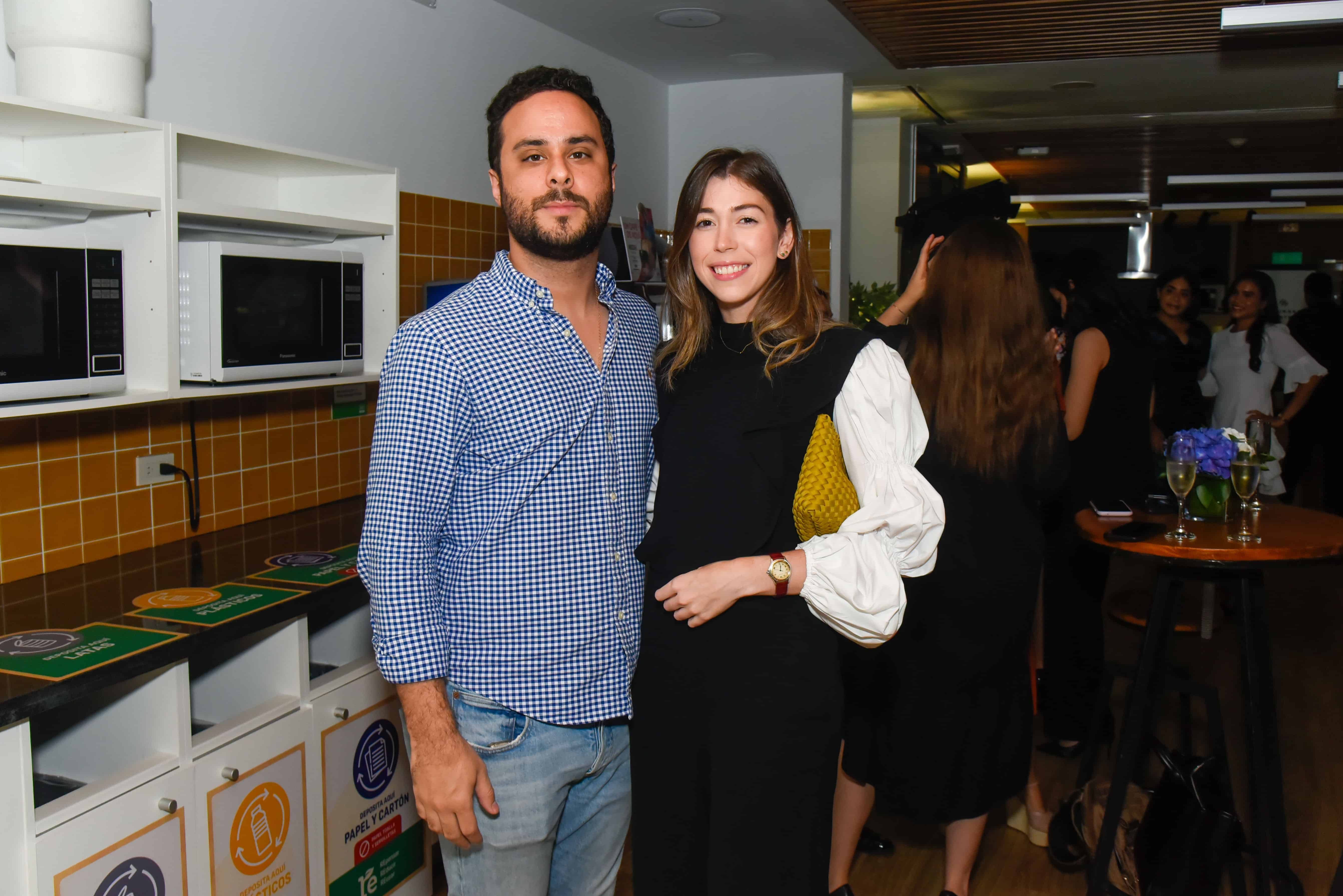 Héctor Adriel Ramírez y María Antuñano. 