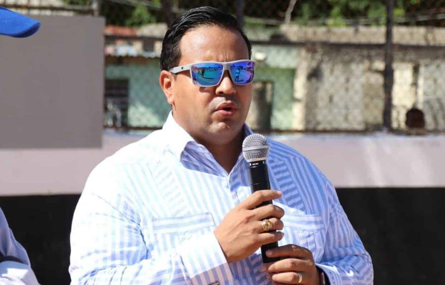 Softbol del Distrito Nacional reconoce a Elvys Duarte