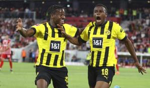 Adolescentes rescatan al Dortmund, que vence a Friburgo