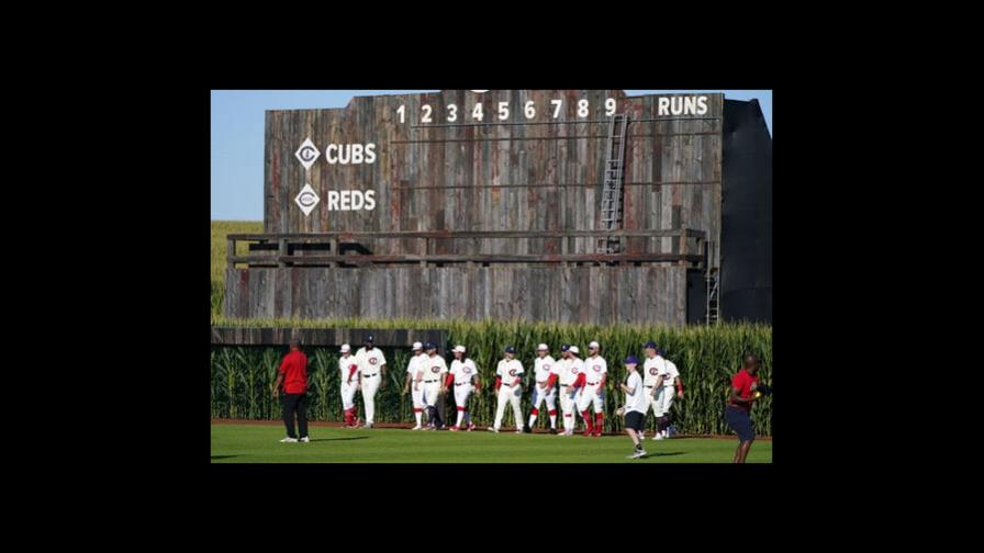 Smyly y los Cachorros vencen a Rojos en Field of Dreams