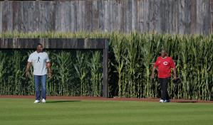 Video | Los Griffey son parte esencial de la presentaci&oacute;n del juego de Field of Dreams
