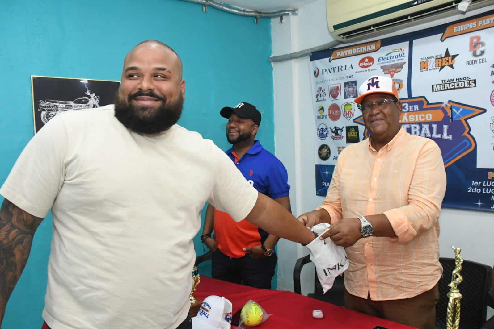 Los Prados del Cachón van en el grupo No-2 del III Clásico de softbol Transporte Morel.