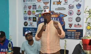 Definen grupos para III Clásico Transporte Morel de softbol