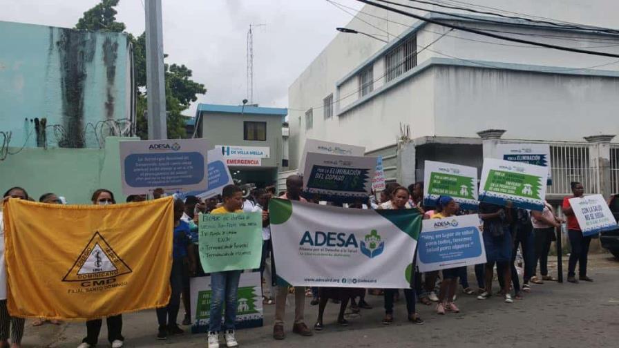 Marchan en reclamo de terminación del Hospital Materno infantil de Villa Mella
