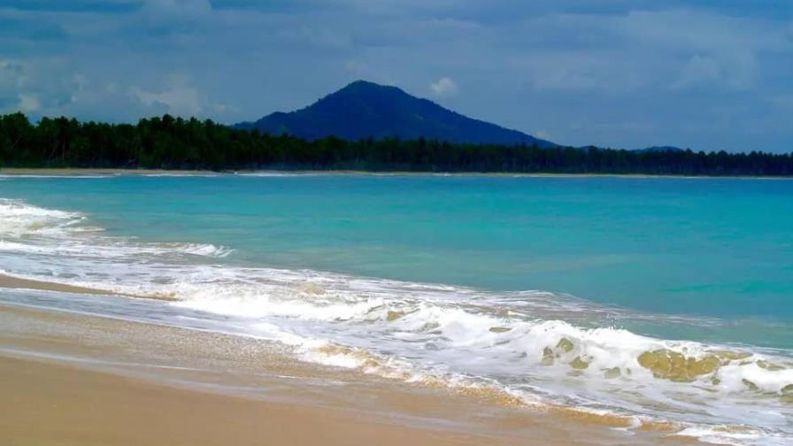 Ministro de Turismo prohíbe uso de motores, caballos y aterrizaje de helicópteros en playas de Miches