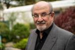 Escritor Salman Rushdie con respiración artificial tras ser apuñalado en EEUU Escritor Salman Rushdie con respiración artificial tras ser apuñalado en EEUU