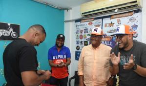 Los primeros juegos del III Clásico de Transporte Morel de softbol