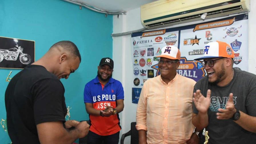 Los primeros juegos del III Clásico de Transporte Morel de softbol Los primeros juegos del III Clásico de Transporte Morel de softbol