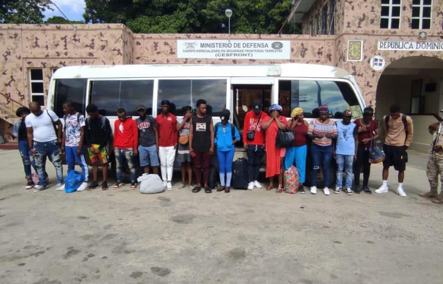 CESFronT detiene 16 haitianos indocumentados y con drogas