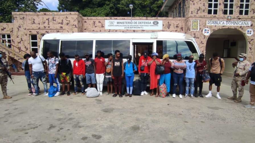 CESFronT detiene 16 haitianos indocumentados y con drogas
