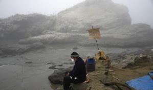 En Perú hay 25 playas con petróleo tras siete meses desde derrame