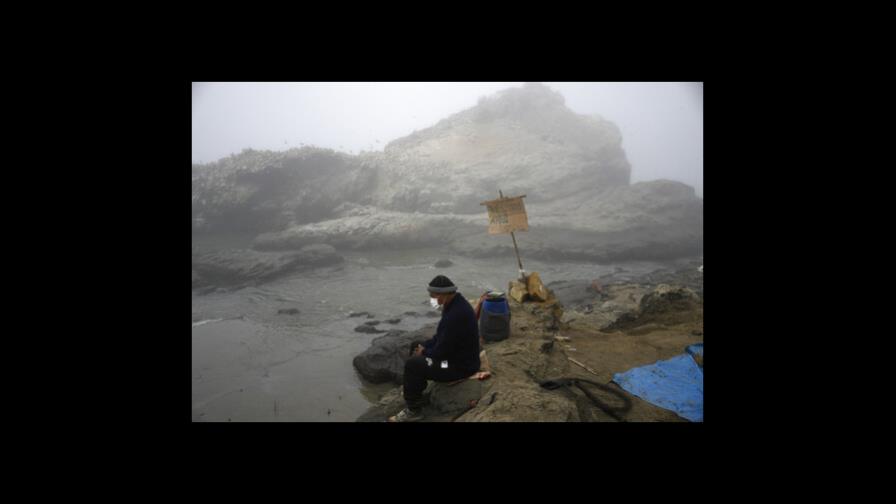 En Perú hay 25 playas con petróleo tras siete meses desde derrame