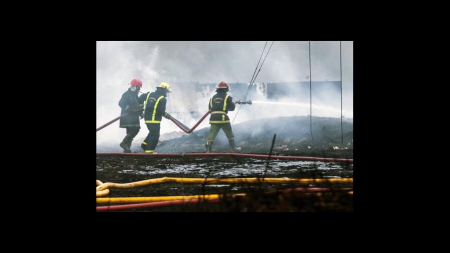 Buscan más restos óseos tras incendio petrolero en Cuba Buscan más restos óseos tras incendio petrolero en Cuba
