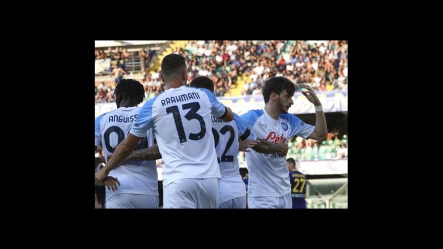 Napoli gana de visita en Verona, Lozano asiste en gol