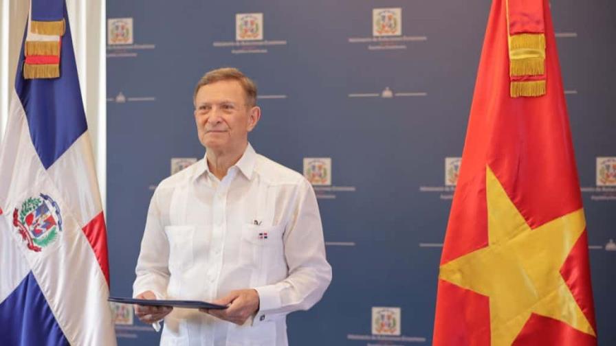 Ministro Roberto Álvarez recibe Copias de Estilo de nuevos embajadores