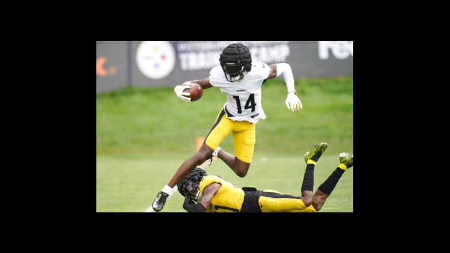 Pickens deslumbra a los Steelers en la pretemporada