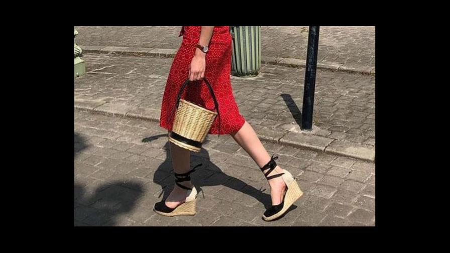 Las alpargatas, un calzado humilde que ahora visten reinas y grandes artistas