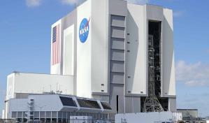 Todos se alistan en Houston para el regreso de la NASA a la Luna