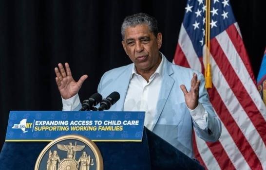 Adriano Espaillat se juramenta para cumplir su cuarto mandato como congresista