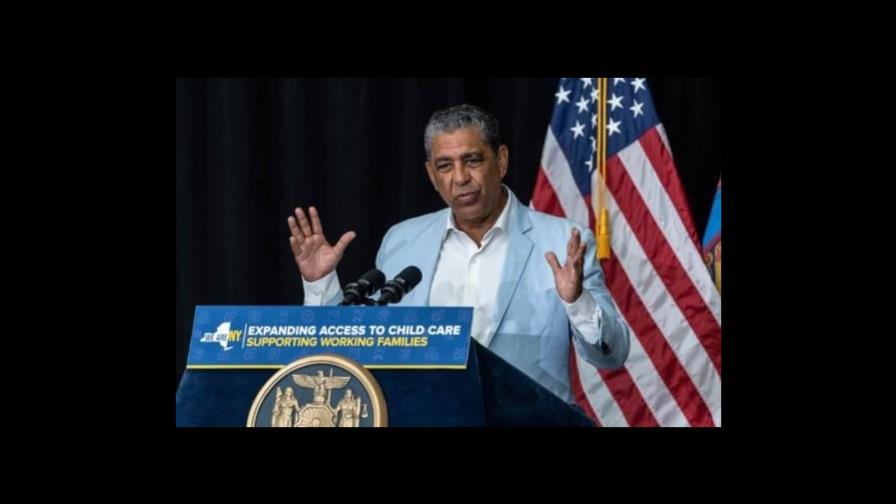 Adriano Espaillat se juramenta para cumplir su cuarto mandato como congresista