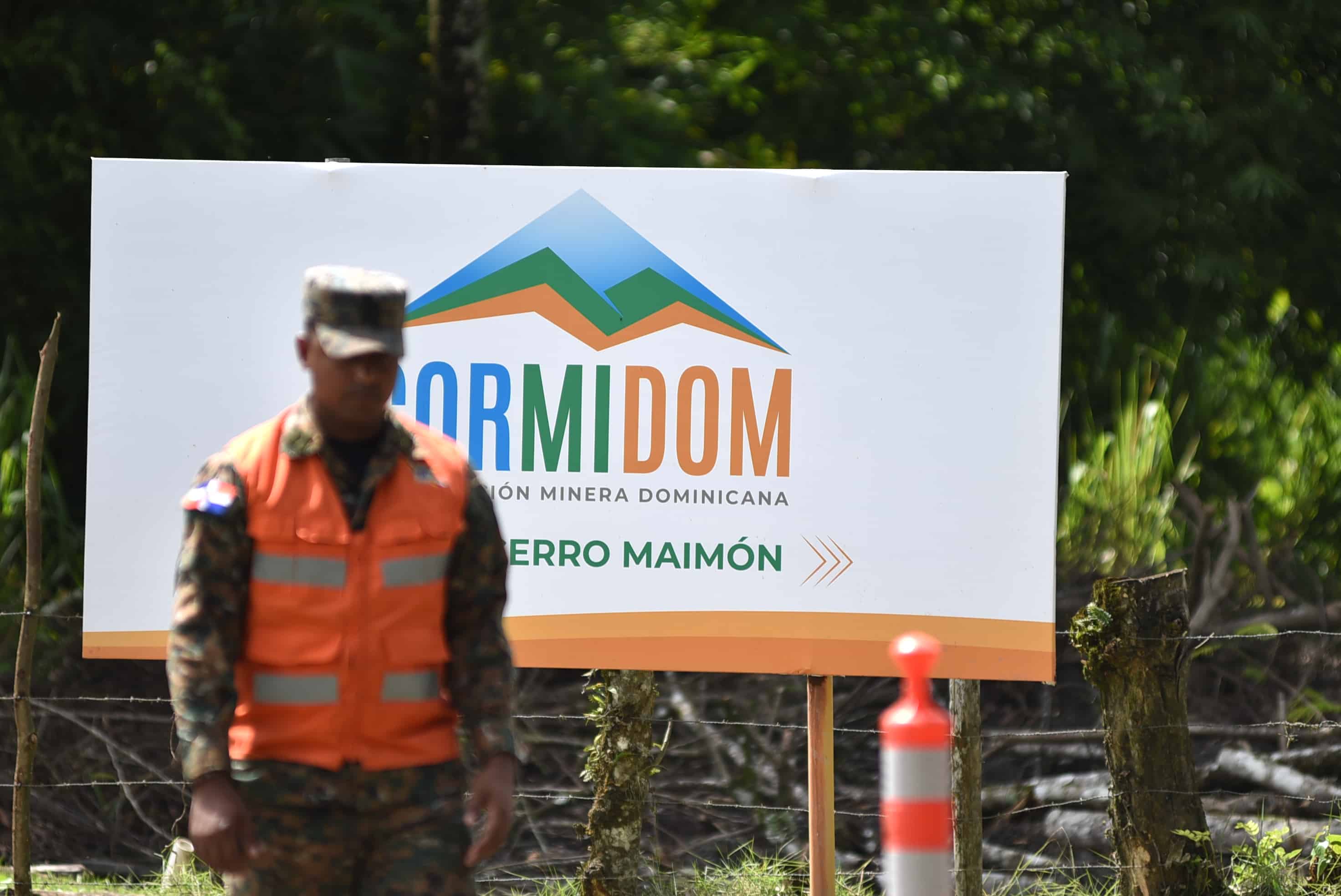 En Los Martínez exigen obras prometidas por Cormidom próximo a Cerro de Maimón.