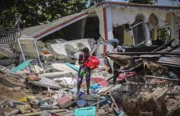 Haití, bajo acuciante crisis, recuerda a víctimas de terremoto de 2021