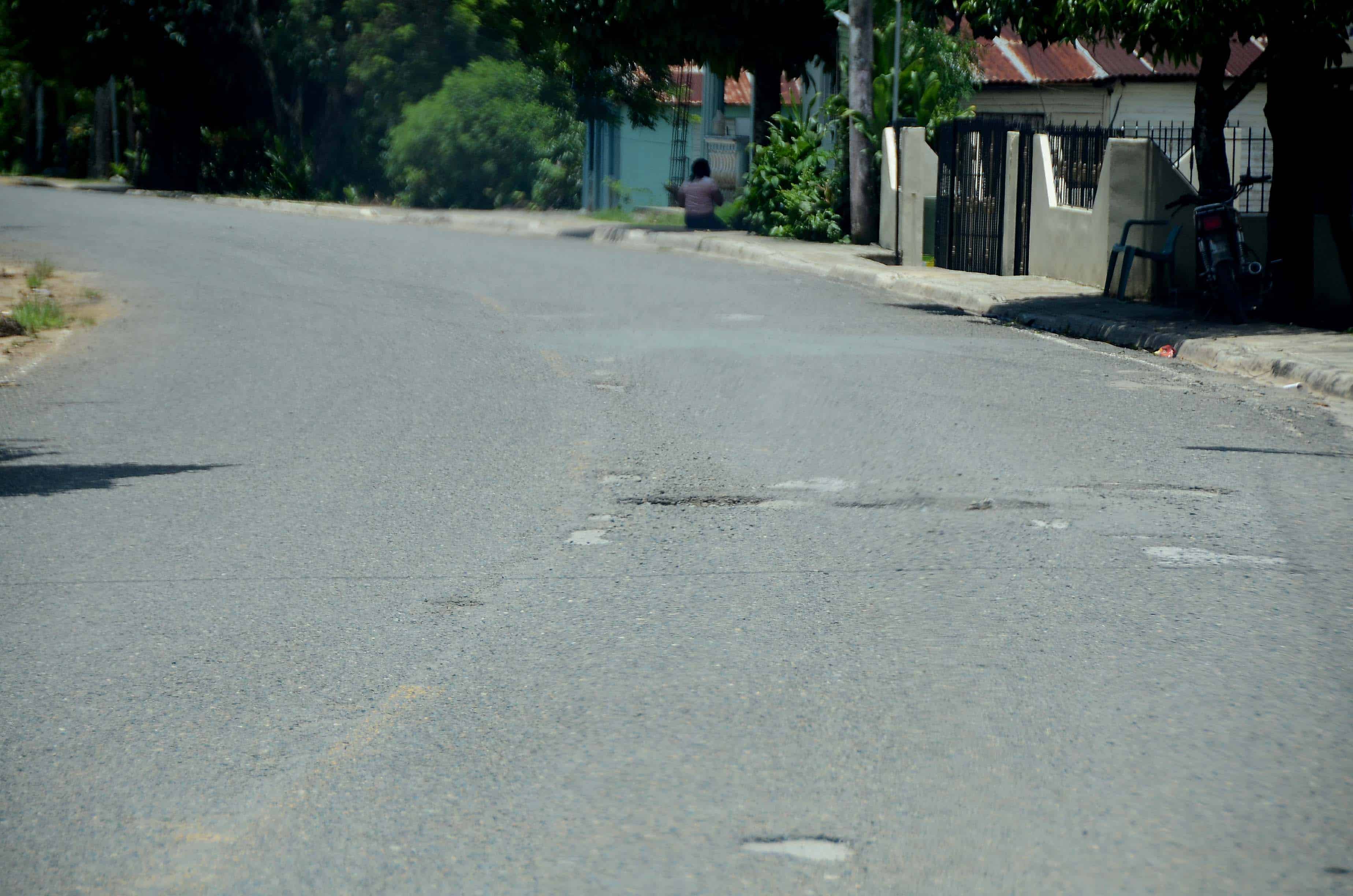 En Los Martínez exigen obras prometidas por Cormidom próximo a Cerro de Maimón.