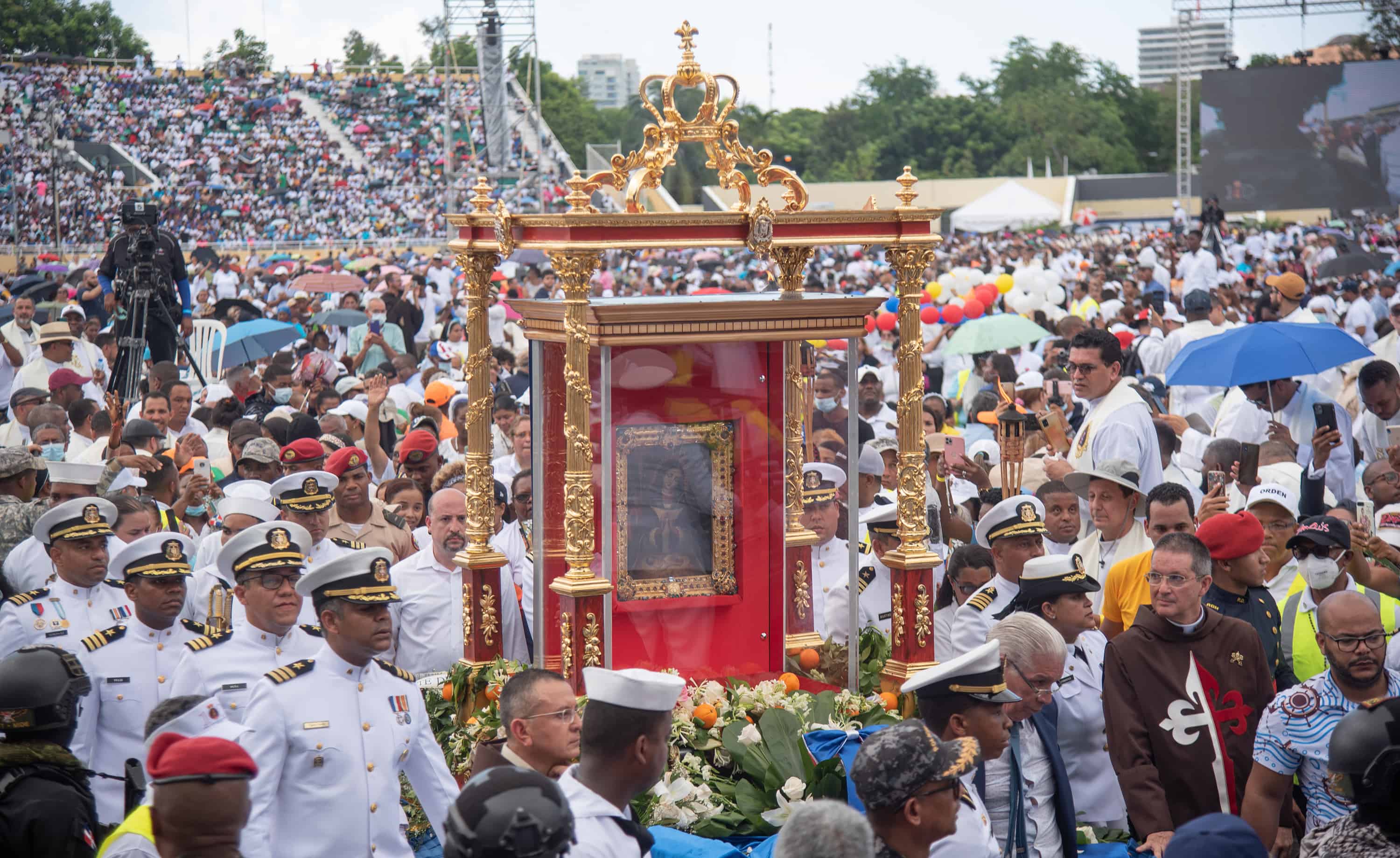 Autoridades y feligreses celebraron centenario de la coronación canónica de la Virgen de la Altagracia en Santo Domingo