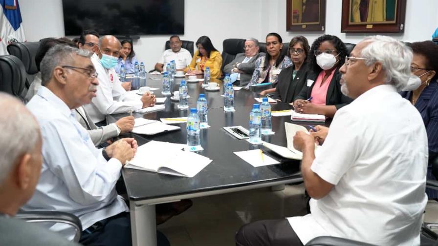 Designan a Radhamés Mejía como asesor del Ministerio de Educación