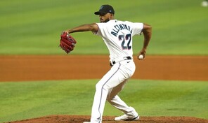 Tras el Cl&aacute;sico, Alc&aacute;ntara regresa a los Marlins y lanza cuatro entradas de dos carreras