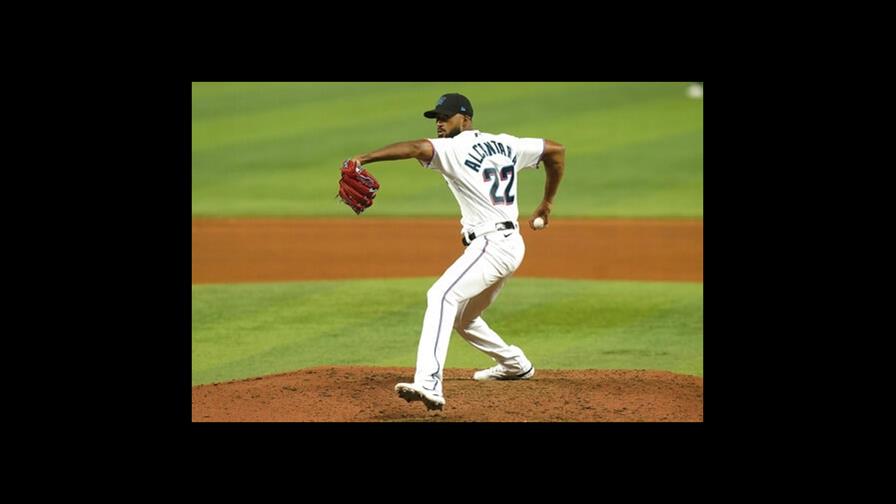 Tras el Clásico, Alcántara regresa a los Marlins y lanza cuatro entradas de dos carreras