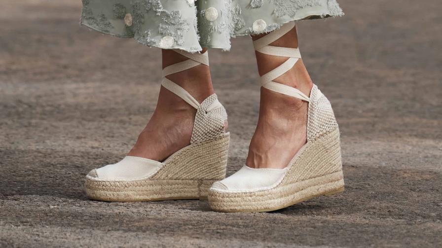 El truco definitivo para que tus alpargatas sean más cómodas y el lazo no se caiga