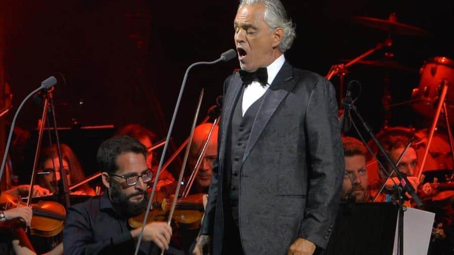 Richard Gere, a los pies de Andrea Bocelli en concierto en Marbella