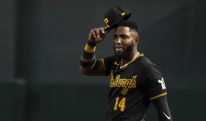 Suspenden a Rodolfo Castro por jugar con el celular en los bolsillos