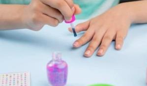 &iquest;C&oacute;mo cuidar tus u&ntilde;as y hacer una manicura perfecta en casa?