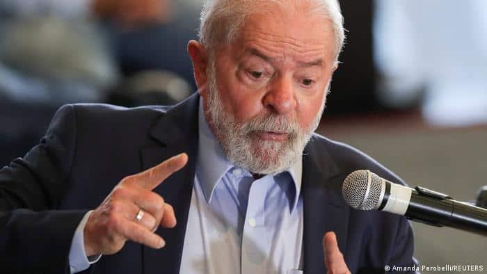 Lula dice que Bolsonaro está poseído por el demonio en arranque de campaña
