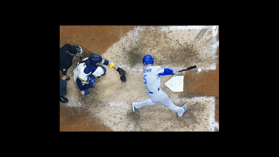 Urías, Dodgers blanquean a Cerveceros