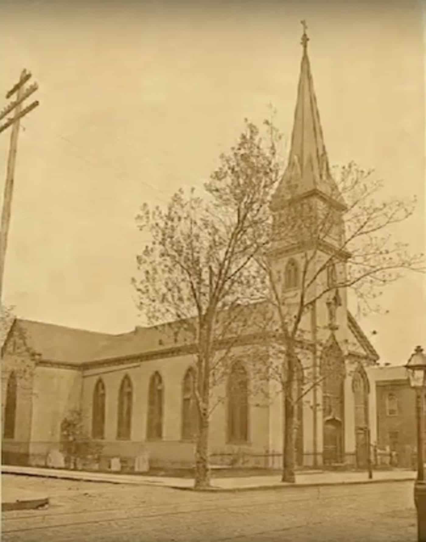Fachada de la catedral-basílica de San James.