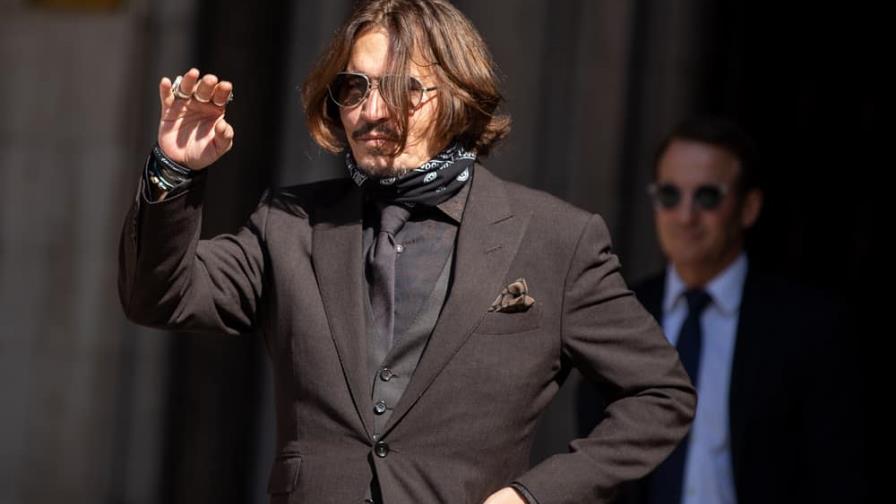 Johnny Depp y Jeff Beck son acusados de robar poema de un carcelario