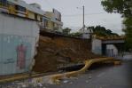 Colapsa muro de contención en avenida de Santiago