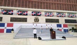Colocan tarima en la explanada del Congreso Nacional