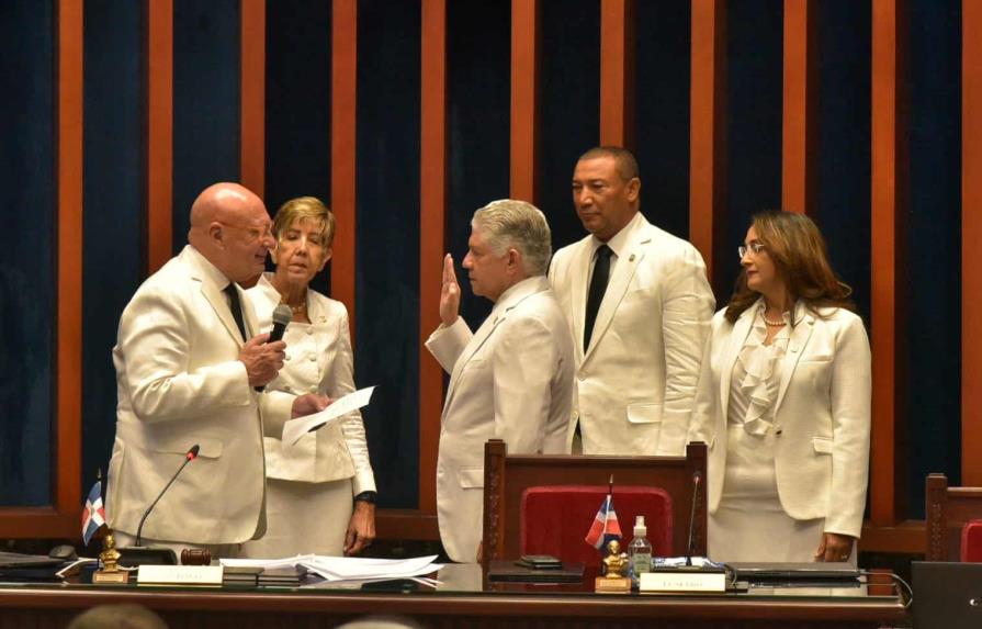 Senado escoge a unanimidad a Eduardo Estrella como su presidente