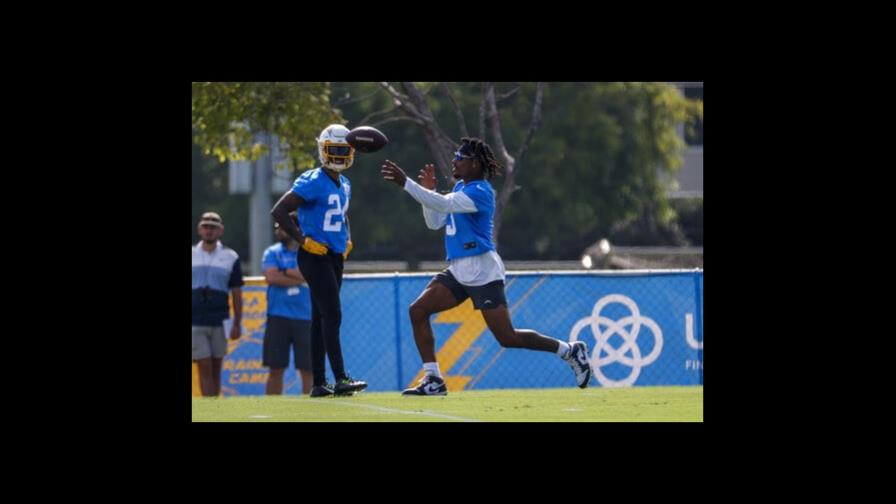 Derwin James extiende contrato con los Chargers