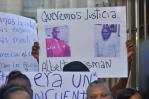 Familiares de hombre que murió por un tiro y que la Policía dijo fue por accidente tránsito protestan