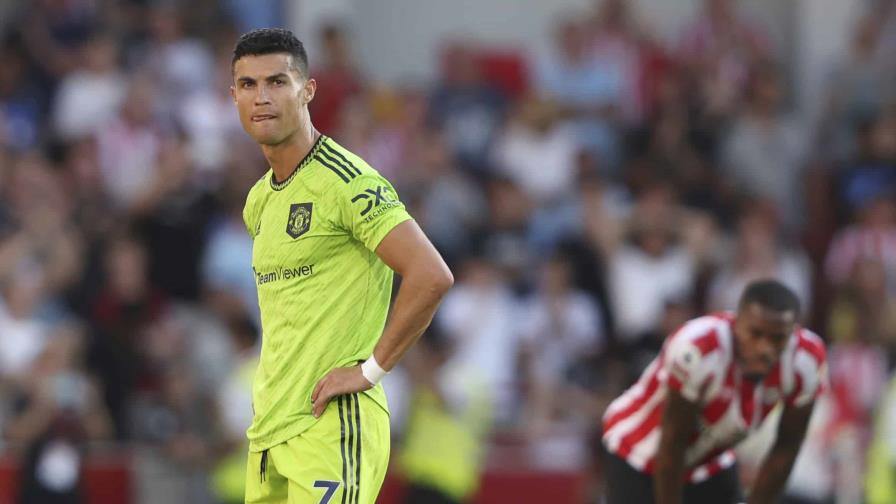 La policía amonesta a Cristiano Ronaldo por arrojar el móvil de un aficionado